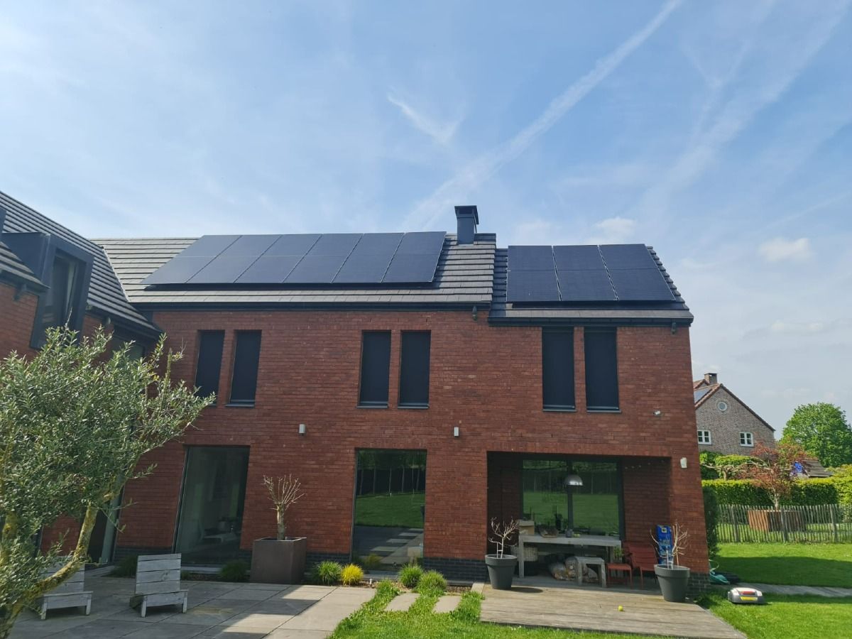 Installation photovoltaïque réalisée par GREEN-SUN sur une maison en Wallonie