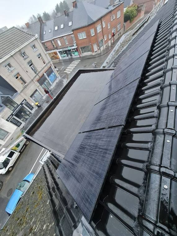 Maison équipée de panneaux photovoltaïques par GREEN-SUN SRL