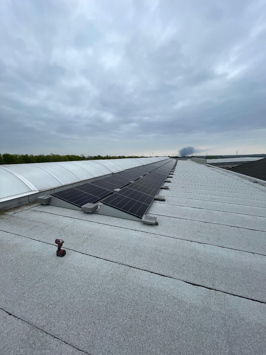 Centrale photovoltaïque en toiture pour un site professionnel